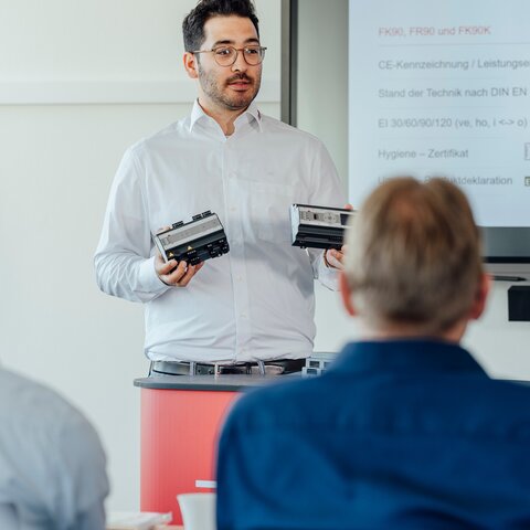 Titelbild für die Seminare und Webinare
