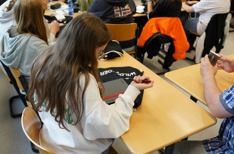 Spende bringt Oberschule Weener nach London