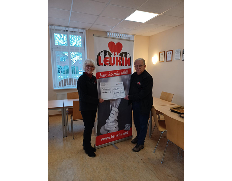 Donation cheque to Leukin e.V.