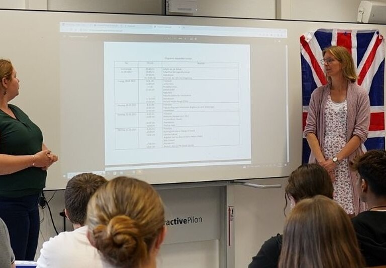 Spende bringt Oberschule Weener nach London