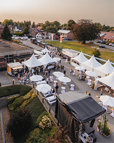 Blick aus Vogelperspektive auf das Sommerfest